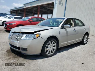 2010 Lincoln MKZ z VIN 3LNHL2GC0AR656881, wystawiony jako Copart lot #57591735 z przebiegiem 76 596 mil mil oraz Szkody całkowita. Historia ofert i sprzedaży dostępna na DreamBid. Obrazek 1.
