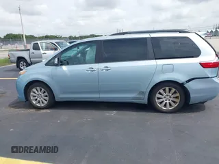 2015 Toyota Sienna Limited с VIN 5TDDK3DC0FS127743, выставлен на аукционе IAAI как лот 42446949 с пробегом 63 026 миль миль и . История ставок и продаж доступна на DreamBid. Изображение 14.