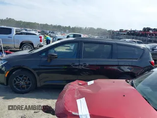 2019 Chrysler Pacifica Limited 35th Anniversary with VIN 2C4RC1GG3KR617683, listed as a IAAI auction lot 41661949 with 79,779 mi miles and . Bid and sale history available at DreamBid. Image 14.