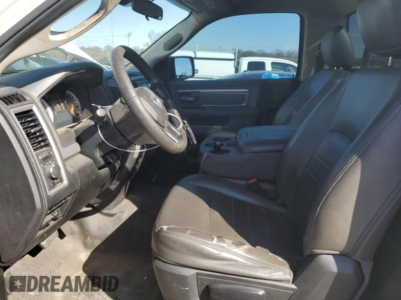 2014 Ram 1500 Tradesman z VIN 3C6JR7DGXEG292874, wystawiony jako Copart lot #46284335 z przebiegiem 171 529 mil mil oraz Czysty tytuł • Clean title. Historia ofert i sprzedaży dostępna na DreamBid. Obrazek 7.