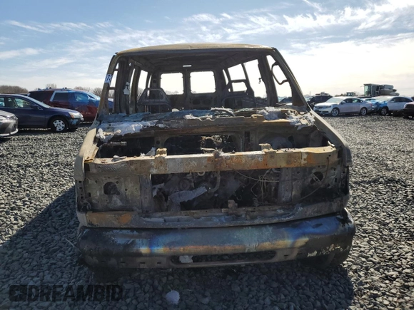 2003 Ford Econoline Passenger XL z VIN 1FBSS31LX3HA93522, wystawiony jako Copart lot #49734755 z przebiegiem Nie podano mil oraz Nie do naprawy • Non repairable. Historia ofert i sprzedaży dostępna na DreamBid. Obrazek 5.