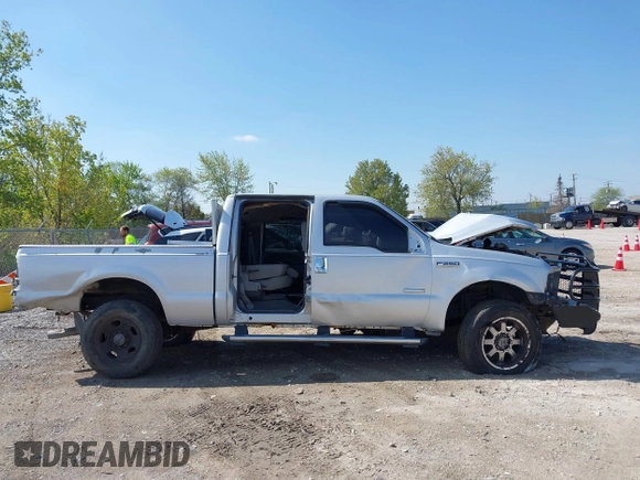 2006 Ford F-250 XL z VIN 1FTSW21P96EB85059, wystawiony jako IAAI lot #42202995 z przebiegiem 161 675 mil mil oraz . Historia ofert i sprzedaży dostępna na DreamBid. Obrazek 13.