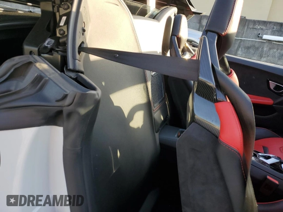 2022 Lamborghini Huracan z VIN ZHWUT5ZF9NLA17926, wystawiony jako Copart lot #83543394 z przebiegiem 5 830 mil mil oraz Szkoda całkowita • Salvage title. Historia ofert i sprzedaży dostępna na DreamBid. Obrazek 10.