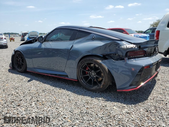 2024 Nissan Z Nismo с VIN JN1BZ4CH8RM363453, выставлен на аукционе Copart как лот 54131365 с пробегом 123 миль миль и Списание • Salvage title. История ставок и продаж доступна на DreamBid. Изображение 2.