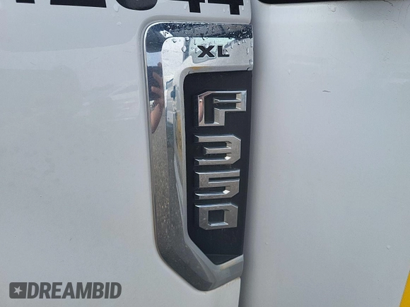 2019 Ford F-350 XL with VIN 1FD7X3A64KEG78525, listed as a IAAI auction lot 42726883 with 157,975 mi miles and . Bid and sale history available at DreamBid. Image 3.