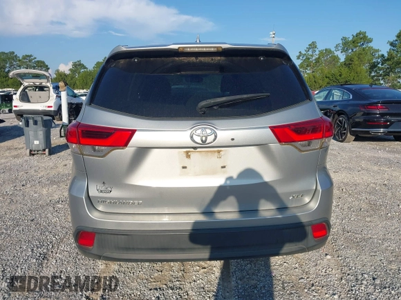 2018 Toyota Highlander SE with VIN 5TDKZRFH7JS531369, listed as a IAAI auction lot 42671645 with 130,222 mi miles and . Bid and sale history available at DreamBid. Image 16.