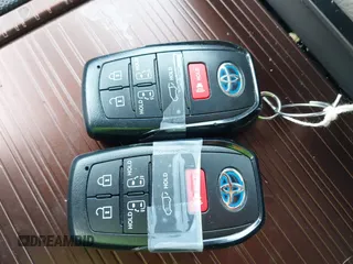 2024 Toyota Sienna XLE z VIN 5TDYSKFC5RS139626, wystawiony jako IAAI lot #42149627 z przebiegiem 10 148 mil mil oraz . Historia ofert i sprzedaży dostępna na DreamBid. Obrazek 11.