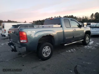 2011 GMC Sierra 2500HD SLE with VIN 1GT220CG2BZ404783, listed as a Copart auction lot 83108204 with 0 mi miles and Salvage Title. Bid and sale history available at carsss.com. Image 3.