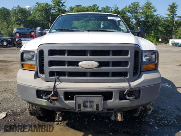 2005 Ford F-350 XL with VIN 1FTWF31P95EB83561, listed as a Copart auction lot 61926994 with 195,588 mi miles and Clean title. Bid and sale history available at DreamBid. Image 5.