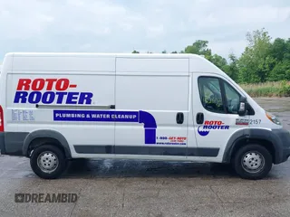 2018 Ram ProMaster Cargo z VIN 3C6TRVDG0JE144400, wystawiony jako IAAI lot #42287423 z przebiegiem 124 891 mil mil oraz . Historia ofert i sprzedaży dostępna na DreamBid. Obrazek 13.