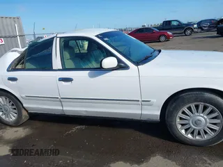 2008 Mercury Grand Marquis LS z VIN 2MEFM75V68X647087, wystawiony jako IAAI lot #41936416 z przebiegiem 263 636 mil mil oraz . Historia ofert i sprzedaży dostępna na DreamBid. Obrazek 13.