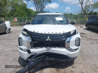 2022 Mitsubishi Outlander SE z VIN JA4J3UA85NZ055855, wystawiony jako IAAI lot #42020874 z przebiegiem 37 756 mil mil oraz . Historia ofert i sprzedaży dostępna na DreamBid. Obrazek 6.
