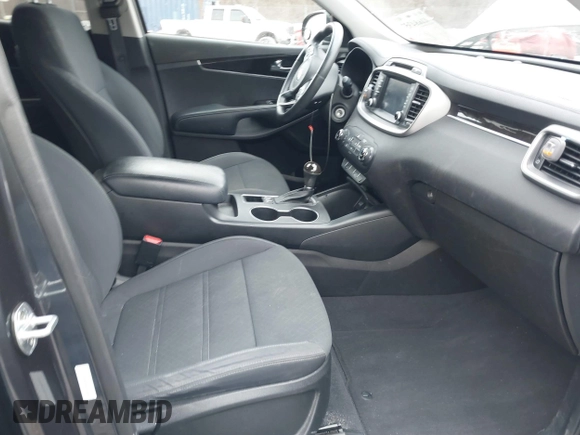 2017 Kia Sorento LX with VIN 5XYPGDA33HG333647, listed as a IAAI auction lot 41684357 with 93,841 mi miles. Bid and sale history available at carsss.com. Image 5.