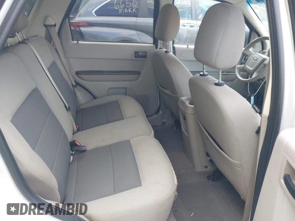 2008 Ford Escape XLT z VIN 1FMCU03108KC68967, wystawiony jako IAAI lot #42602224 z przebiegiem 105 580 mil mil oraz . Historia ofert i sprzedaży dostępna na DreamBid. Obrazek 8.