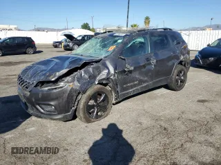 2021 Jeep Cherokee Latitude Plus z VIN 1C4PJLLB7MD226951, wystawiony jako Copart lot #79873404 z przebiegiem Nie podano mil oraz Szkoda całkowita • Salvage title. Historia ofert i sprzedaży dostępna na DreamBid. Obrazek 1.