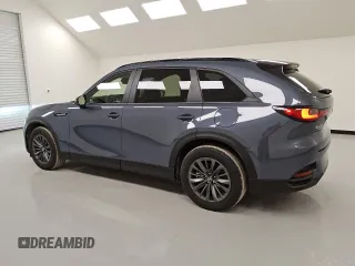 2025 Mazda CX-70 Preferred z VIN JM3KJBHD3S1117049, wystawiony jako Copart lot #45181775 z przebiegiem 8097 mil mil oraz Tytuł czysty. Historia ofert i sprzedaży dostępna na DreamBid. Obrazek 2.