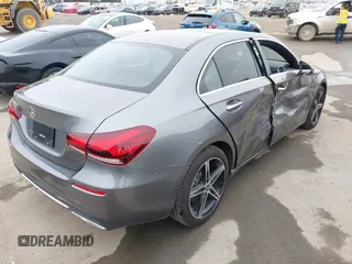 2021 Mercedes-Benz A 220 z VIN W1K3G4EB6MJ316650, wystawiony jako IAAI lot #42099393 z przebiegiem 27 510 mil mil oraz . Historia ofert i sprzedaży dostępna na DreamBid. Obrazek 4.