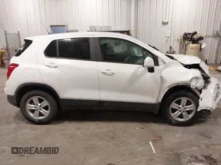 2020 Chevrolet Trax LS z VIN KL7CJKSB0LB318257, wystawiony jako IAAI lot #42080139 z przebiegiem 59 616 mil mil oraz . Historia ofert i sprzedaży dostępna na DreamBid. Obrazek 13.