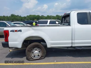 2017 Ford F-250 XLT с VIN 1FT7X2B62HEE58337, выставлен на аукционе IAAI как лот 42553732 с пробегом 136 291 миль миль и . История ставок и продаж доступна на DreamBid. Изображение 18.