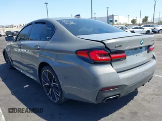 2021 BMW 5 Series M550i xDrive z VIN WBA13BK04MCF86288, wystawiony jako IAAI lot #41949946 z przebiegiem 40 944 mil mil oraz . Historia ofert i sprzedaży dostępna na DreamBid. Obrazek 3.
