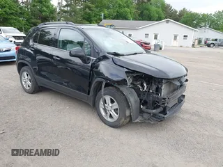 2017 Chevrolet Trax LT z VIN 3GNCJPSB4HL185094, wystawiony jako IAAI lot #42296975 z przebiegiem 94 248 mil mil oraz . Historia ofert i sprzedaży dostępna na DreamBid. Obrazek 1.