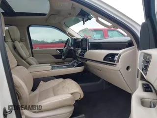 2021 Lincoln Navigator Reserve z VIN 5LMJJ3LT9MEL07595, wystawiony jako IAAI lot #41977779 z przebiegiem 81 088 mil mil oraz . Historia ofert i sprzedaży dostępna na DreamBid. Obrazek 5.