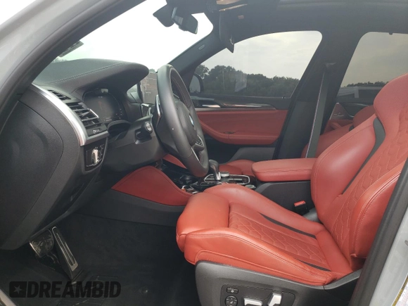 2022 BMW X3 M z VIN 5YM13EC0XN9J56822, wystawiony jako Copart lot #49873974 z przebiegiem 7396 mil mil oraz Szkoda całkowita • Salvage title. Historia ofert i sprzedaży dostępna na DreamBid. Obrazek 7.