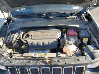 2020 Jeep Renegade Latitude with VIN ZACNJBBB3LPL26951, listed as a Copart auction lot 88092055 with 52,096 mi miles and Salvage Title. Bid and sale history available at carsss.com. Image 14.
