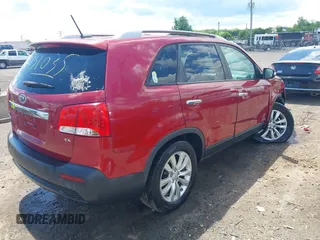 2011 Kia Sorento EX z VIN 5XYKUDA12BG034742, wystawiony jako IAAI lot #42151035 z przebiegiem 134 006 mil mil oraz . Historia ofert i sprzedaży dostępna na DreamBid. Obrazek 4.