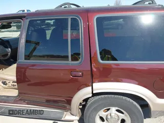 1999 Ford Explorer XLT z VIN 1FMZU35P9XZB88909, wystawiony jako IAAI lot #41759221 z przebiegiem 238 840 mil mil oraz . Historia ofert i sprzedaży dostępna na DreamBid. Obrazek 6.