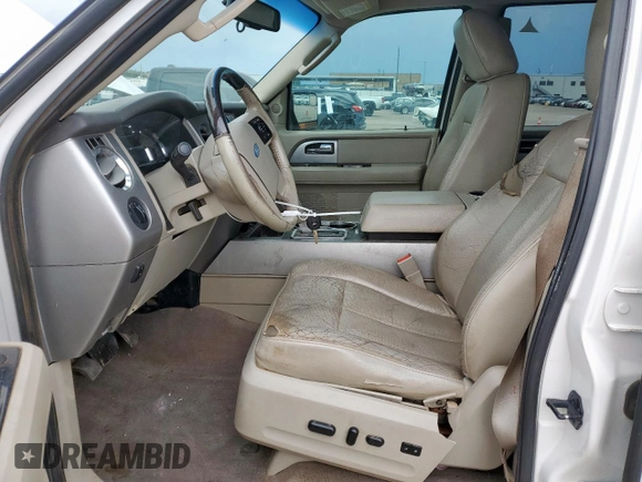 2013 Ford Expedition Max Limited z VIN 1FMJK2A58DEF69736, wystawiony jako Copart lot #55828385 z przebiegiem 237 946 mil mil oraz Czysty tytuł • Clean title. Historia ofert i sprzedaży dostępna na DreamBid. Obrazek 7.