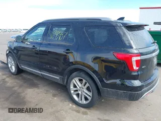 2017 Ford Explorer XLT z VIN 1FM5K7D88HGD91079, wystawiony jako IAAI lot #41843487 z przebiegiem 29 845 mil mil oraz . Historia ofert i sprzedaży dostępna na DreamBid. Obrazek 3.