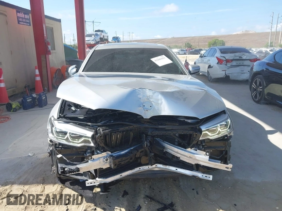 2019 BMW 5 Series 540i z VIN WBAJE5C56KWE66414, wystawiony jako IAAI lot #42200421 z przebiegiem 30 938 mil mil oraz . Historia ofert i sprzedaży dostępna na DreamBid. Obrazek 13.