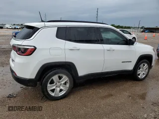 2022 Jeep Compass Latitude z VIN 3C4NJDBB4NT118720, wystawiony jako Copart lot #55472085 z przebiegiem 32 372 mil mil oraz Czysty tytuł • Clean title. Historia ofert i sprzedaży dostępna na DreamBid. Obrazek 3.