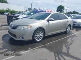 2014 Toyota Camry SE z VIN 4T1BK1FK6EU551126, wystawiony jako IAAI lot #42192663 z przebiegiem 178 875 mil mil oraz . Historia ofert i sprzedaży dostępna na DreamBid. Obrazek 2.