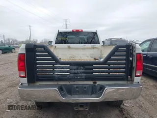 2015 Ram 2500 Tradesman with VIN 3C6LR5AT9FG605560, listed as a IAAI auction lot 41843368 with 288,881 mi miles. Bid and sale history available at carsss.com. Image 17.
