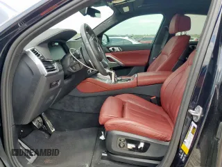 2022 BMW X6 M50i z VIN 5UXCY8C09N9J10045, wystawiony jako Copart lot #57225715 z przebiegiem 54 024 mil mil oraz Szkoda całkowita • Salvage title. Historia ofert i sprzedaży dostępna na DreamBid. Obrazek 7.