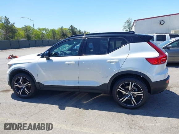 2022 Volvo XC40 R-Design with VIN YV4162UM1N2739706, listed as a IAAI auction lot 42193001 with 15,579 mi miles and . Bid and sale history available at DreamBid. Image 15.