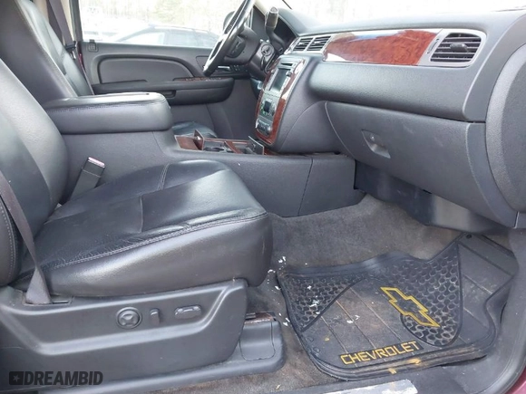 2009 Chevrolet Suburban LTZ with VIN 1GNFK36359R220094, listed as a IAAI auction lot 41858436 with 247,913 mi miles. Bid and sale history available at carsss.com. Image 5.