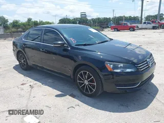 2013 Volkswagen Passat SE z VIN 1VWBP7A30DC043938, wystawiony jako IAAI lot #42411446 z przebiegiem 84 822 mil mil oraz . Historia ofert i sprzedaży dostępna na DreamBid. Obrazek 1.