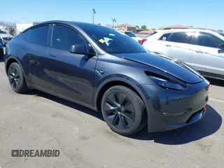 2024 Tesla Model Y Long Range z VIN 7SAYGDEE0RF128802, wystawiony jako IAAI lot #42128685 z przebiegiem 15 713 mil mil oraz . Historia ofert i sprzedaży dostępna na DreamBid. Obrazek 1.