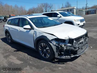 2018 Buick Regal TourX Essence with VIN W04GV8SX4J1153088, listed as a IAAI auction lot 41854415 with 60,714 mi miles. Bid and sale history available at carsss.com. Image 1.