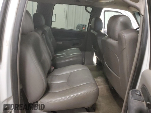 2003 Chevrolet Suburban LT with VIN 3GNEC16Z33G340100, listed as a Copart auction lot 43993315 with 236,836 mi miles and Clean Title. Bid and sale history available at carsss.com. Image 11.