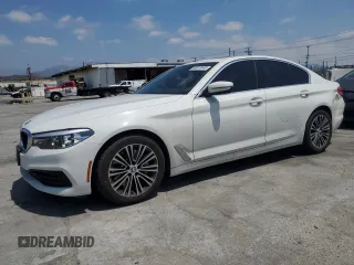 2019 BMW 5 Series 530i z VIN WBAJA5C51KBX86434, wystawiony jako Copart lot #54810445 z przebiegiem 72 442 mil mil oraz Szkoda całkowita • Salvage title. Historia ofert i sprzedaży dostępna na DreamBid. Obrazek 1.