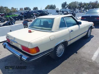 1987 Mercedes-Benz 560 SL с VIN WDBBA48D2HA061438, выставлен на аукционе IAAI как лот 42419798 с пробегом 123 332 миль миль и . История ставок и продаж доступна на DreamBid. Изображение 4.