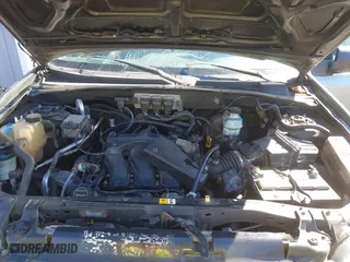 2006 Ford Escape XLT with VIN 1FMYU93166KA88481, listed as a IAAI auction lot 41717872 with 155,539 mi miles. Bid and sale history available at carsss.com. Image 10.