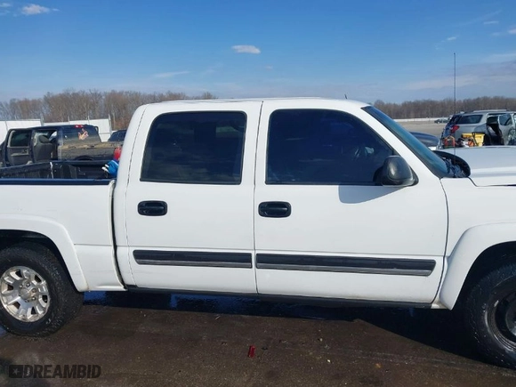2004 Chevrolet Silverado 1500 Crew Cab LT with VIN 2GCEK13T541343313, listed as a IAAI auction lot 41617812 with 189,916 mi miles. Bid and sale history available at carsss.com. Image 13.