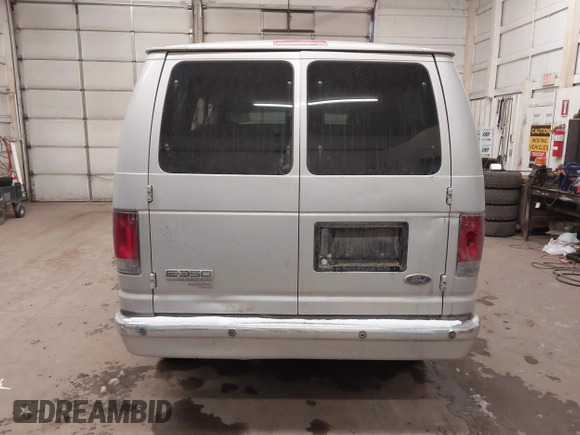 2008 Ford Econoline Passenger XL with VIN 1FBNE31L78DA28548, listed as a IAAI auction lot 41365324 with 175,585 mi miles. Bid and sale history available at carsss.com. Image 17.