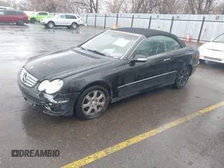 2004 Mercedes-Benz CLK 320 z VIN WDBTK65G34T018754, wystawiony jako IAAI lot #41741273 z przebiegiem 152 231 mil mil oraz . Historia ofert i sprzedaży dostępna na DreamBid. Obrazek 2.