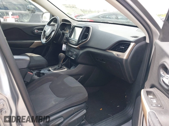 2017 Jeep Cherokee Latitude with VIN 1C4PJLCB9HW660797, listed as a IAAI auction lot 42024301 with 92,150 mi miles and . Bid and sale history available at carsss.com. Image 5.